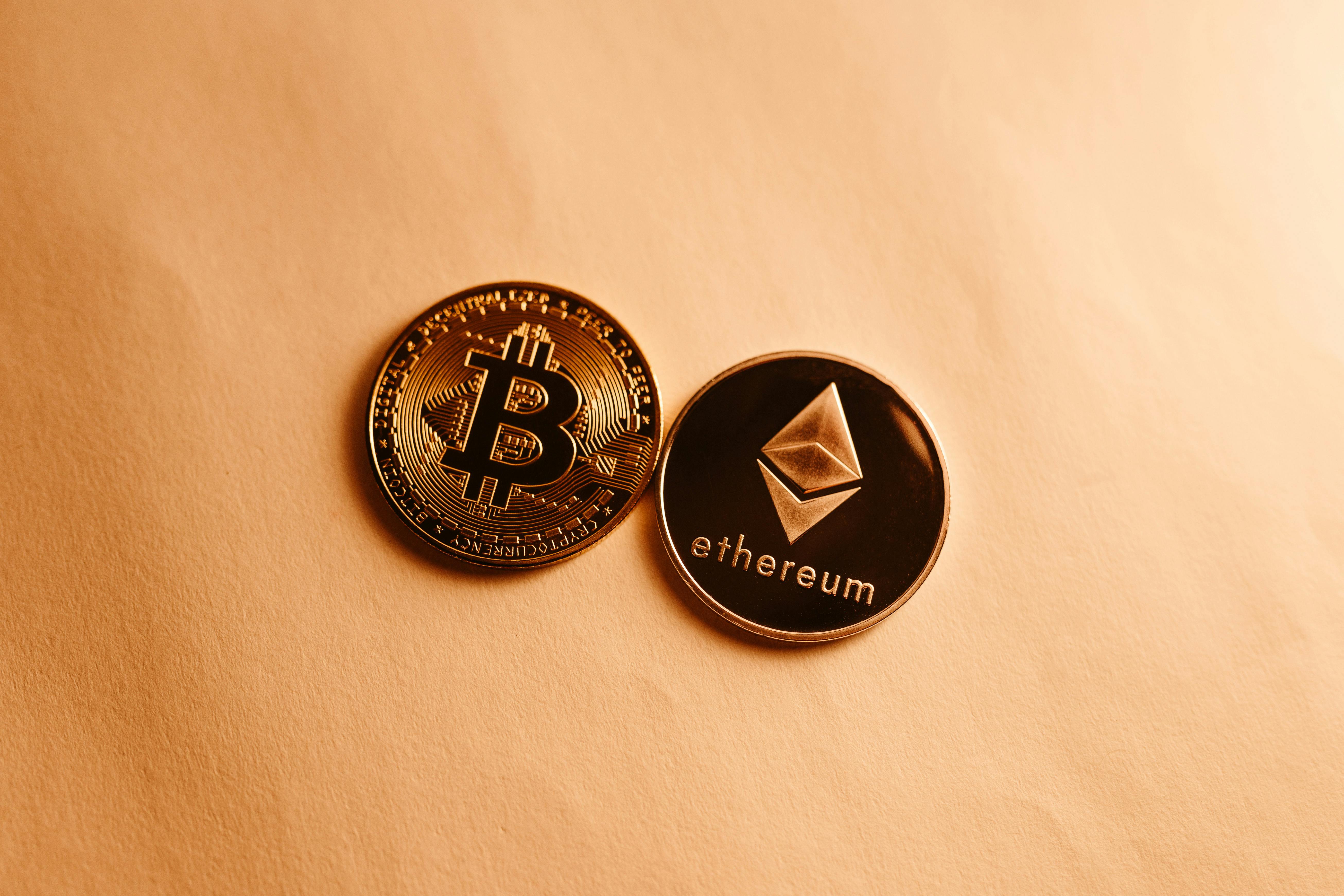 Tablet showing Bitcoin article